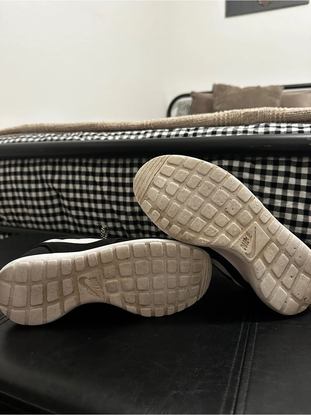 Nike Roshe One Black | Size 7